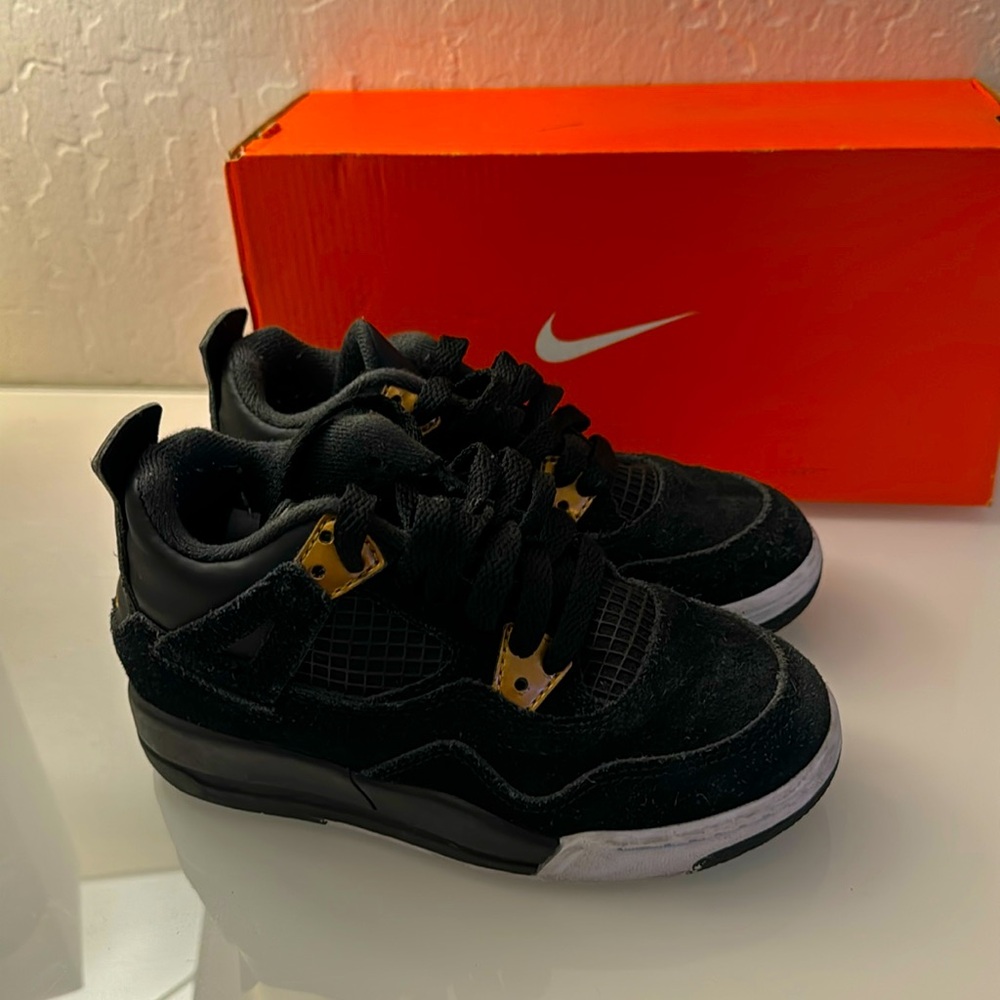 Preloved like new Nike Jordans 4 Retro blk/gold toddler size 11c